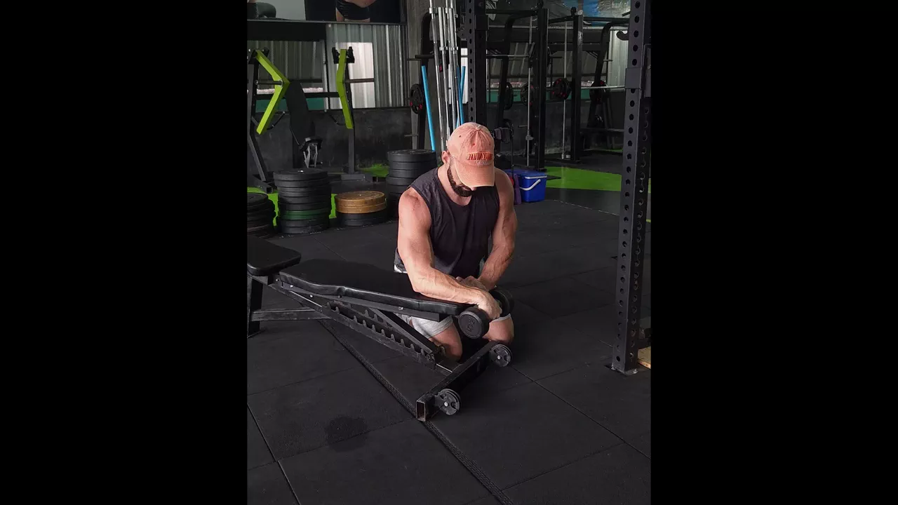 Dumbbell Reverse Grip Wrist Curl Single Arm exercise