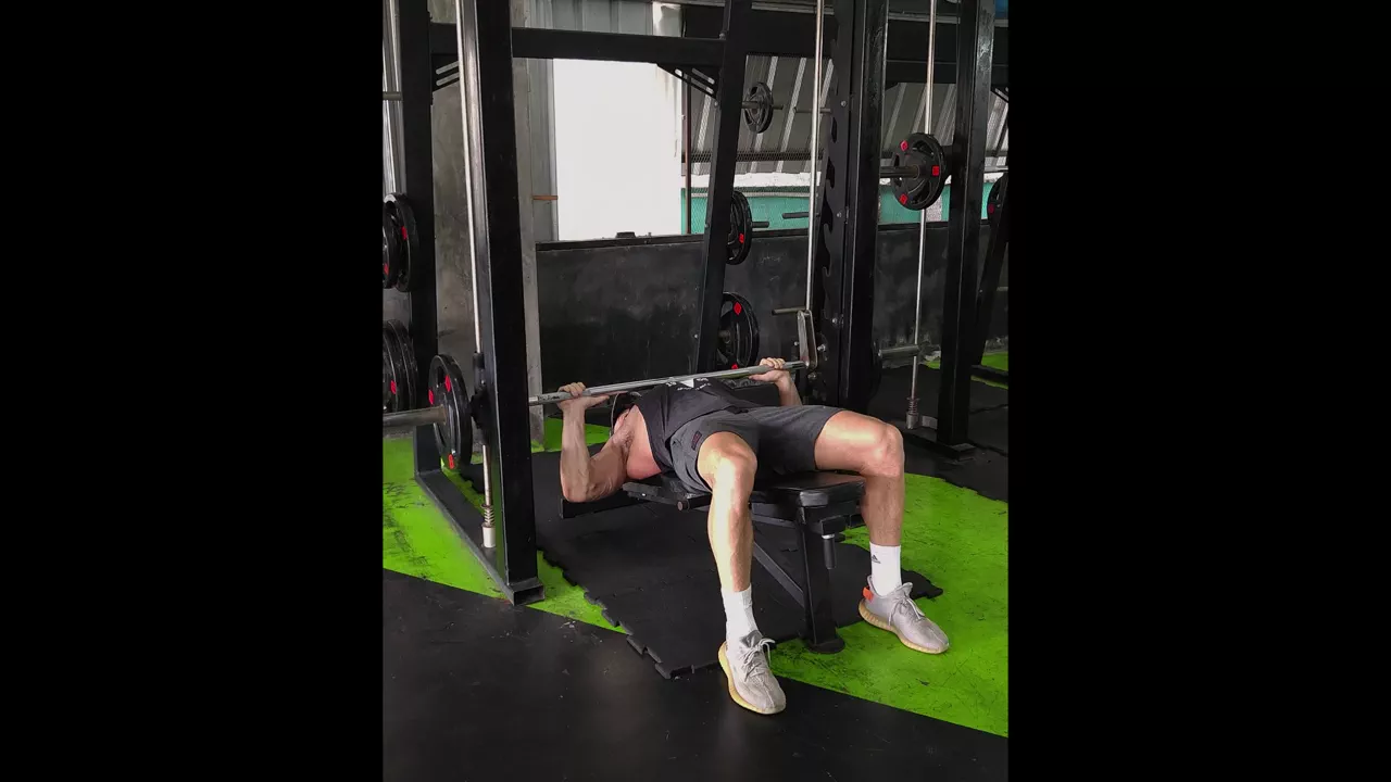 Smith Machine Decline Bench Press exercise